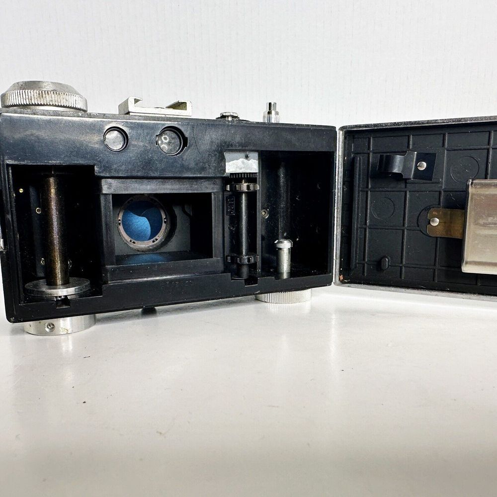 ARGUS C CAMERA~ " THE BRICK "#5289C +Two C2 & Two C3s Parts Or Display..FIVE 4-1 - Picture 6 of 6